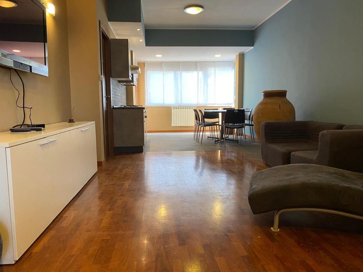 Casa Vacanze Eden Aci Castello Eksteriør billede